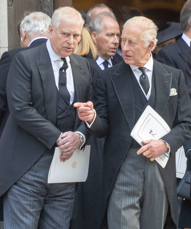 Принц Эндрю может потерять абсолютно всё из-за нового скандала