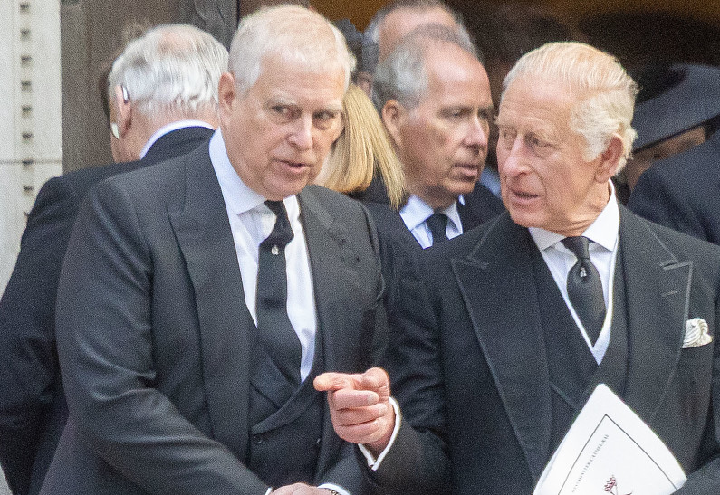 Принц Эндрю может потерять абсолютно всё из-за нового скандала