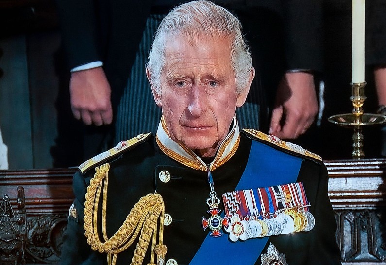 Карл III отчаянно хочет увидеть своих внуков Арчи и Лилибет