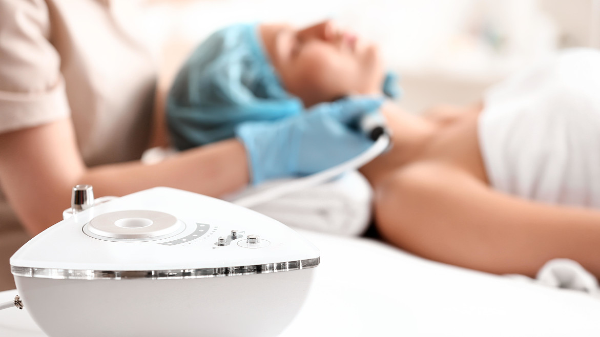 Монополярный РФ-лифтинг как ключевое решение для коррекции «Оземпик-фейс»