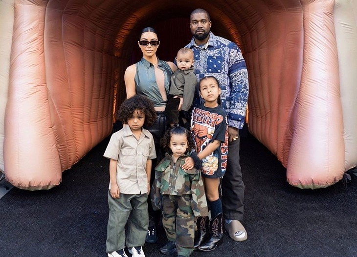 Ким Кардашьян и Канье Уэст с детьми