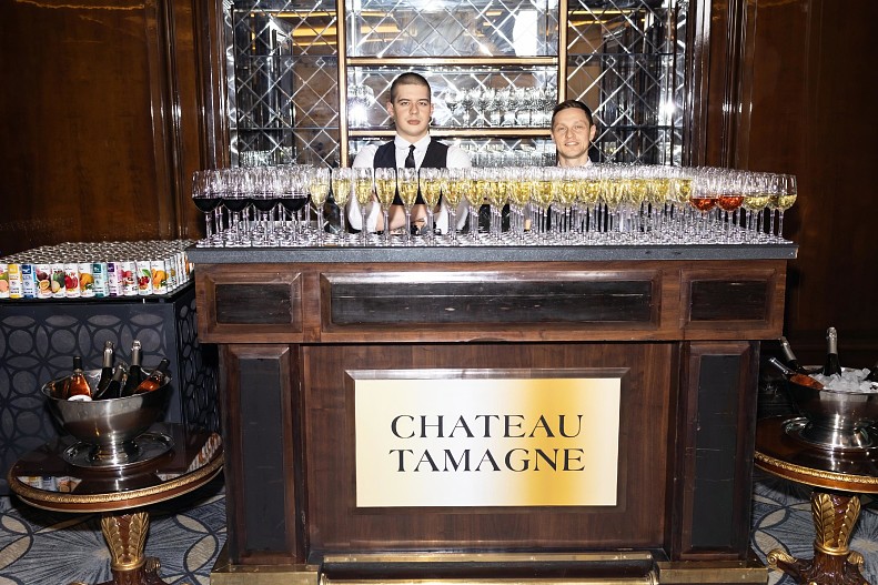 Корнер бренда Chateau Tamagne, напитки Chiko-Choko