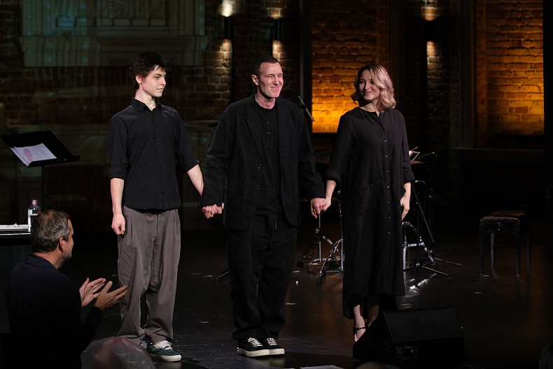 Игорь Верник с музыкантами Лерой Коган, Макаром Кобельским