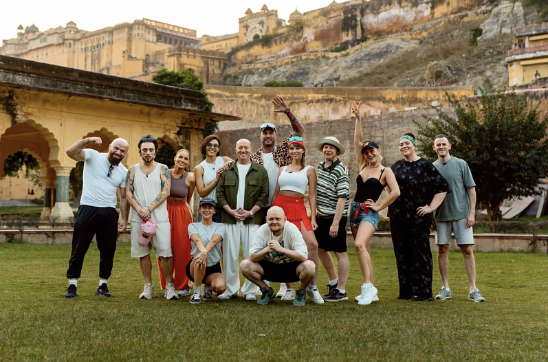 Сергей Бурунов с участниками шоу