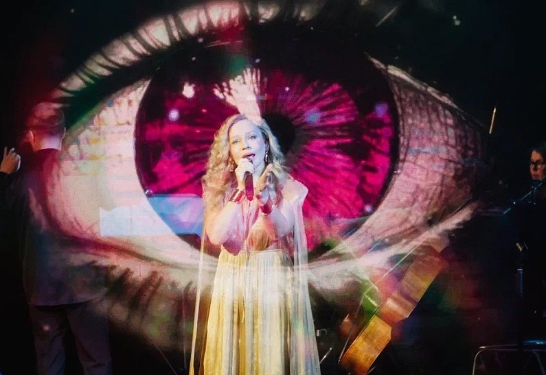 Алексей Учитель, Елена Николаева и другие гости концерта Юлии Пересильд и группы МАNДРАГОРА «Планета лёгкого поведения»