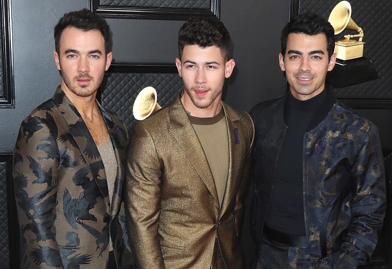 Братья Джонас рассказали о безденежье и провале альбома