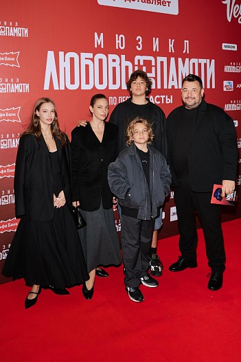 Сергей Жуков с семьей