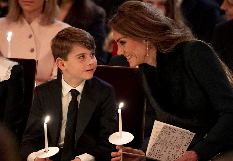 Дети Кейт Миддлтон и принца Уильяма приняли участие в рождественской службе в Вестминстерском аббатстве