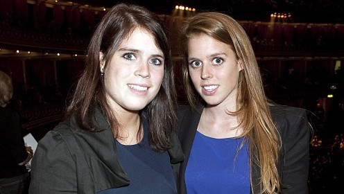 Принцессы Беатрис и Евгения отклонили приглашение на рождественскую службу Кейт Миддлтон