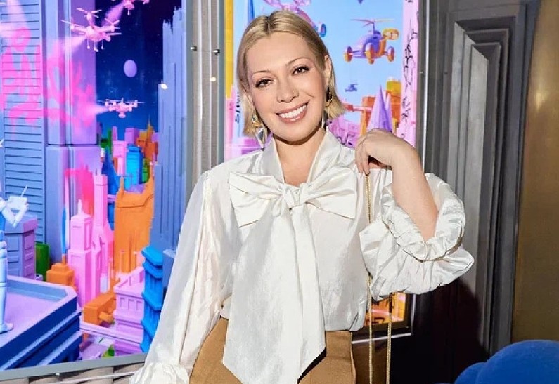 Аврора, Дарья Блохина, Александра Киселёва и Антон Лаврентьев на открытии ресторана «Косма&Дамиан»