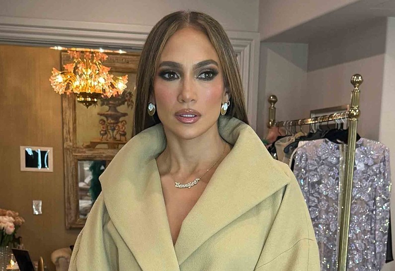 Дженнифер Лопес готовится сразу к нескольким пластическим операциям