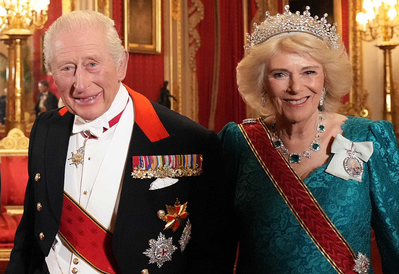 Король Карл III и королева Камилла представили новую рождественскую открытку