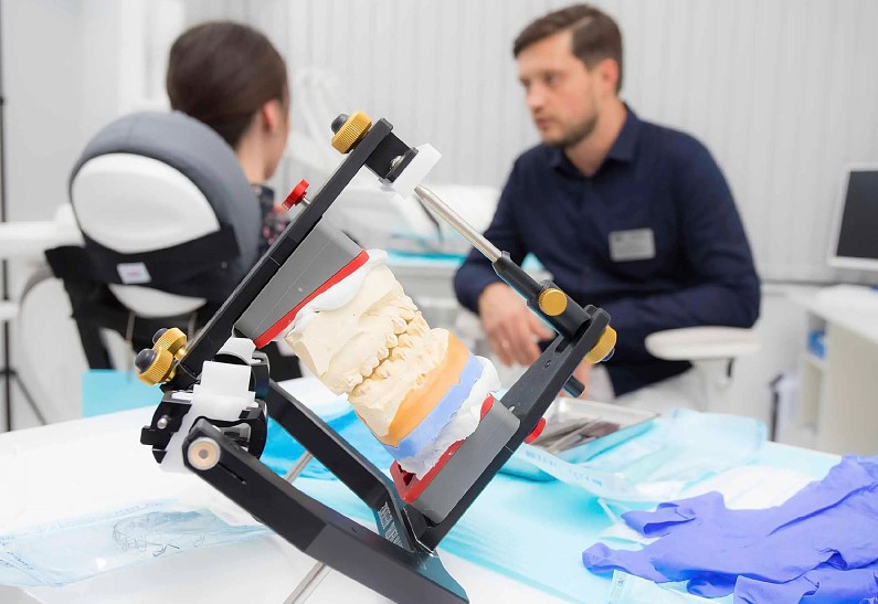 Будущее стоматологии уже здесь: как технологии и индивидуальный подход дарят улыбки без стресса и страха