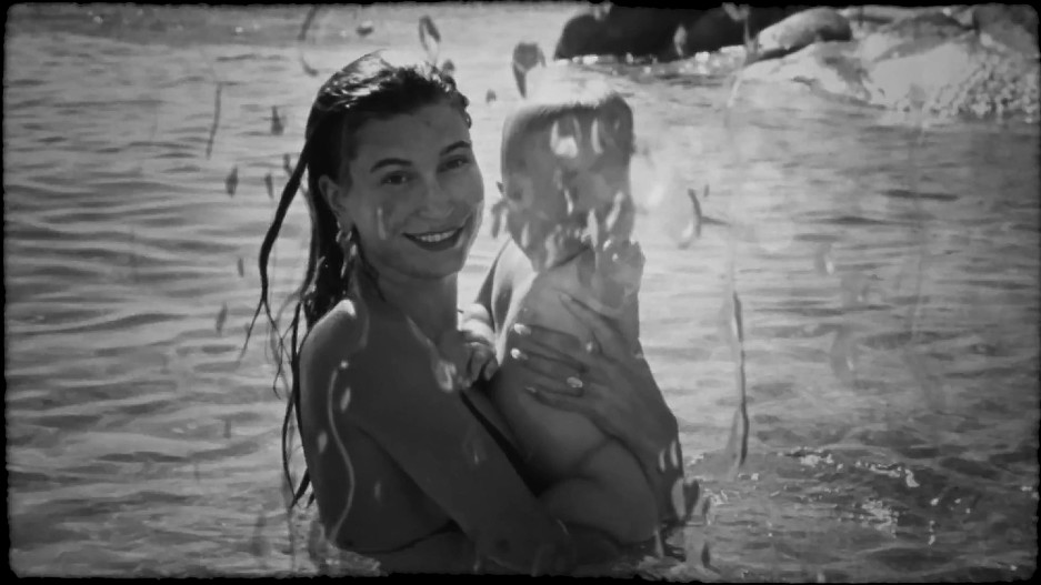 Хейли Бибер с сыном