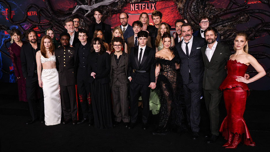 Каст «Очень странных дел»