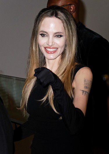 Анджелина Джоли