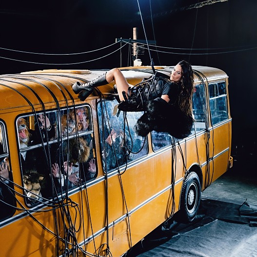 Съемки клипа на песню «Чёрное пальто»