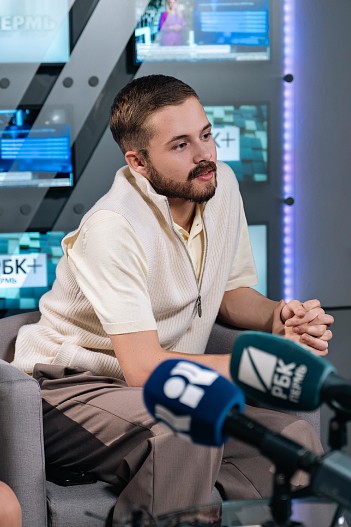 Леон Кемстач