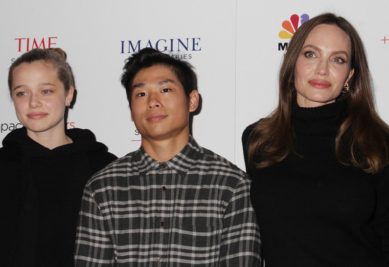 Дети Анджелины Джоли принимают активное участие в выборе нового возлюбленного для мамы