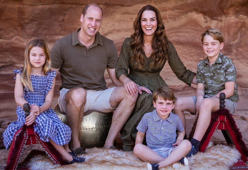 Дети Кейт Миддлтон нарисовали ее портреты. Смотрим, что из этого получилось!