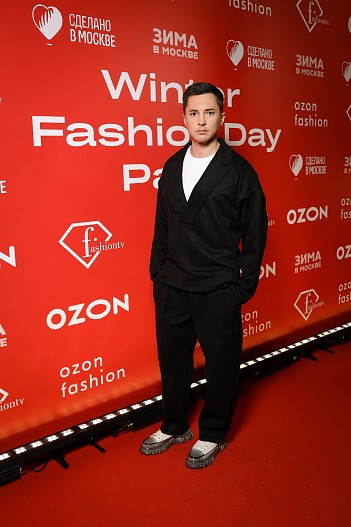 Дмитрий Глухов