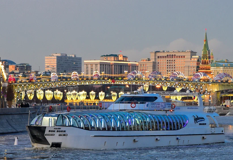 Флотилия «Рэдиссон Ройал» приглашает отметить 8 марта круизом по Москве-реке