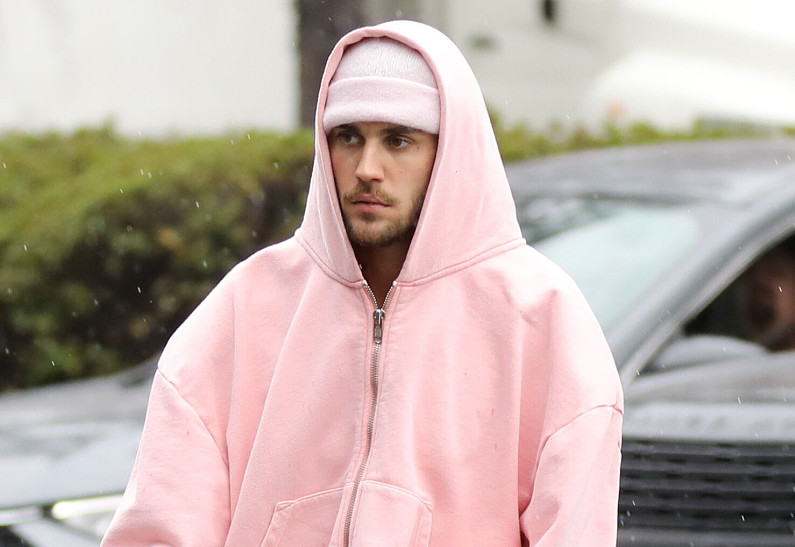 Представитель Джастина Бибера рассказал, почему певец оборвал все связи с близкими и друзьями 