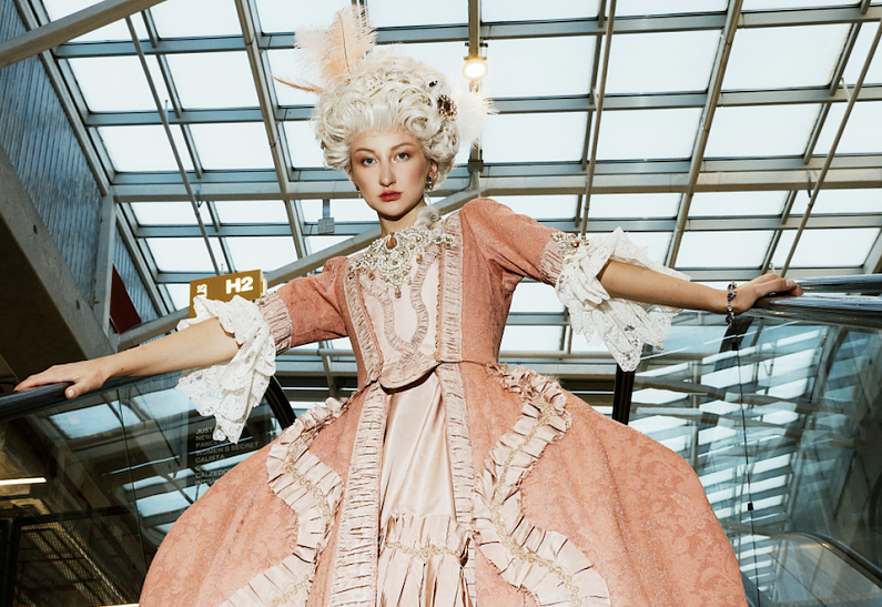 Великая вышла в народ: перформанс от знаменитых блогеров, посвященный премьере фильма «Екатерина Великая»