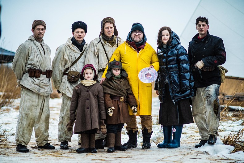 Александр Котт с актерами фильма