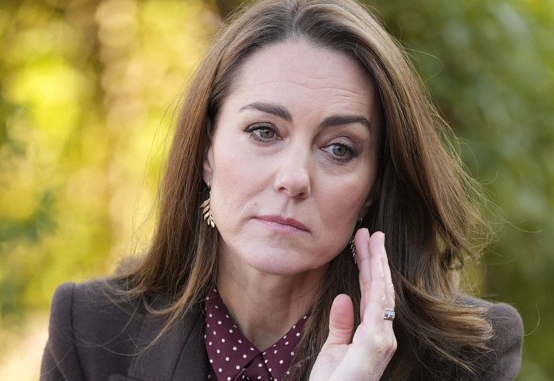 Кейт Миддлтон хочет, чтобы Кенсингтонский дворец прекратил публиковать подробности о ее нарядах