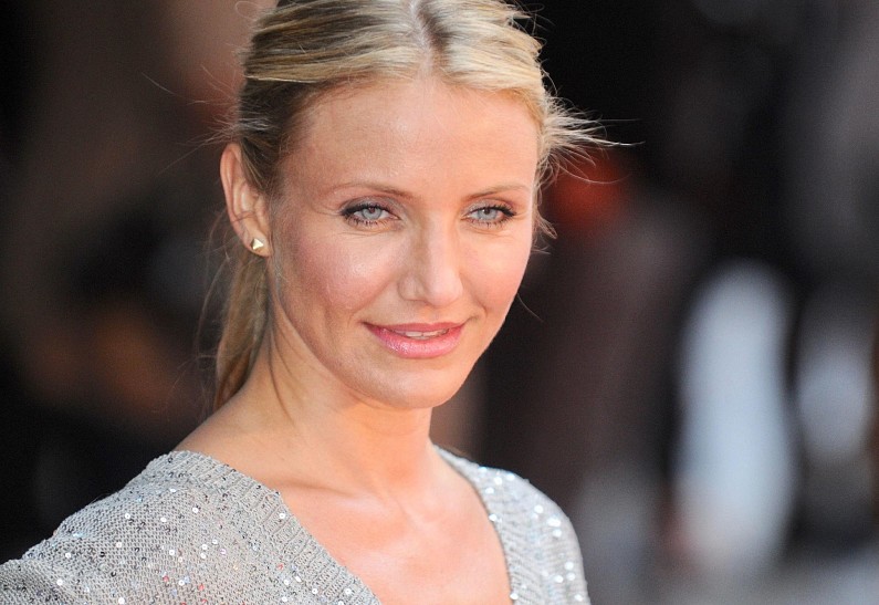 Папарацци сняли Кэмерон Диас на прогулке с маленьким сыном. Фото!