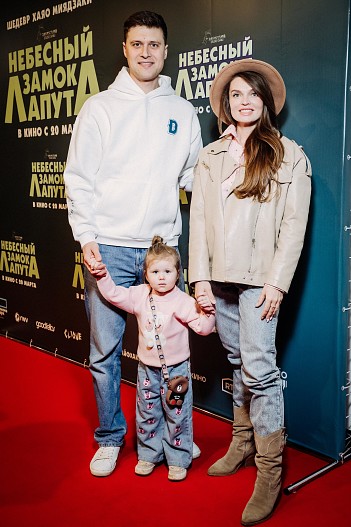 Александр и Алеся Энберт с дочерью