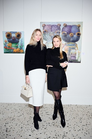 Ясмина Муратович с подругой