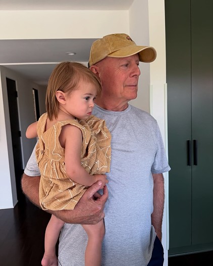 Брюс Уиллис с внучкой&nbsp;