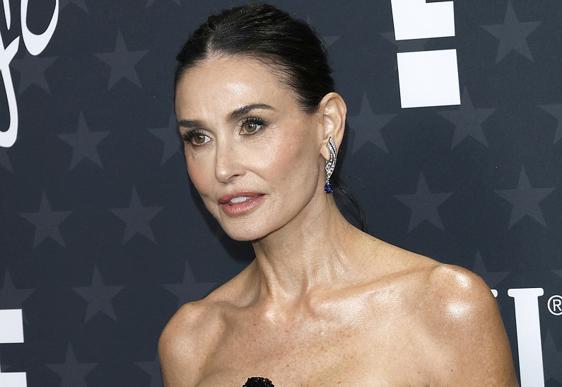 «Подорвал ее веру в мужчин»: Деми Мур обвинила бывшего мужа в проблемах с самооценкой