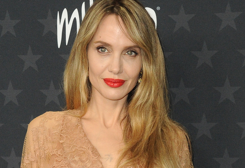 Анджелина Джоли возмутилась из-за номинации Памелы Андерсон на «Оскар»