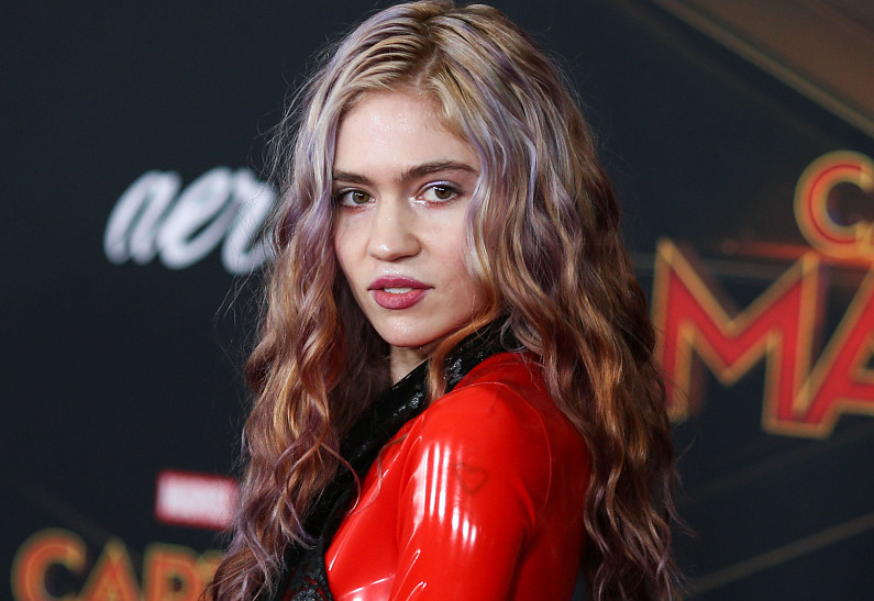 Певица Граймс рассказала о навязчивых идеях на фоне своего диагноза