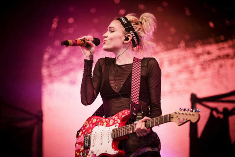 Певица Граймс