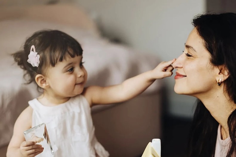 Равшана Куркова с дочерью