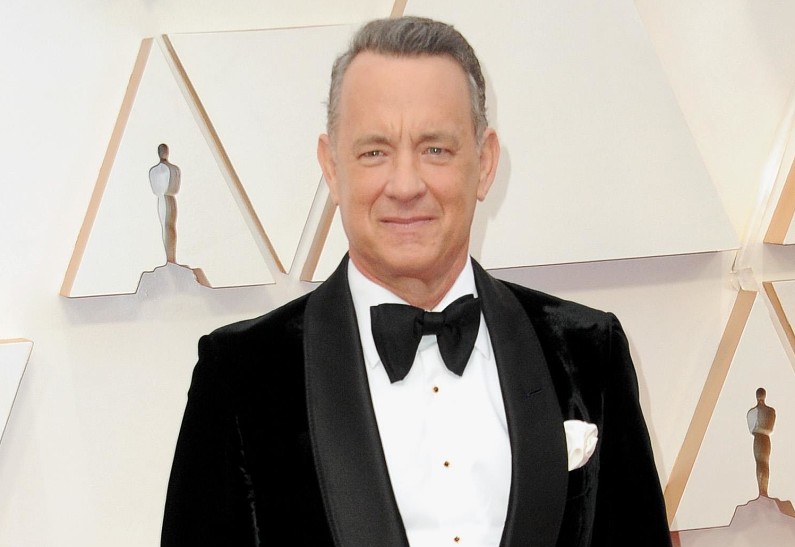 Культовый момент: Том Хэнкс и его сын повторили знаковую сцену из фильма «Форрест Гамп»