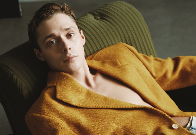 «Я сойду с ума, если не буду сниматься»: Влад Прохоров – об актерской профессии, психологии и сериале «Универ. Молодые» на ТНТ