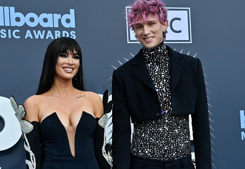 Как Меган Фокс и Machine Gun Kelly воспитывают новорожденную дочь после расторжения помолвки? Рассказываем!