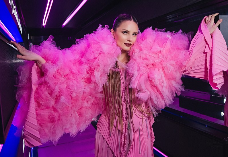 Ева Власова дала большой сольный концерт на сцене VK Stadium