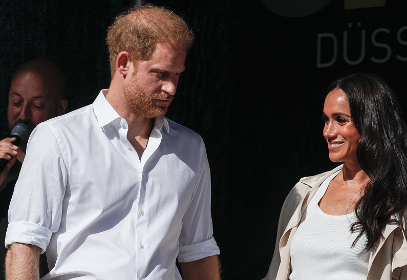 «Остается в тени жены»: почему принц Гарри стал объектом обсуждения в Сети?