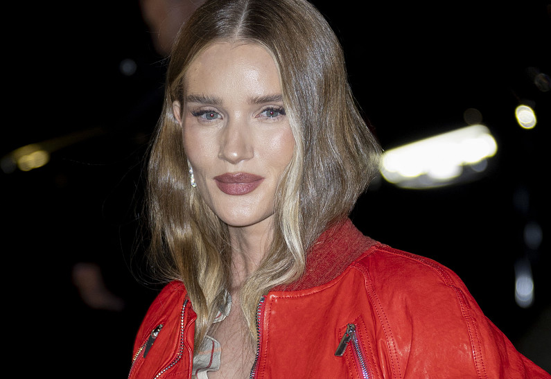 Роузи Хантингтон-Уайтли представила одежду российского бренда