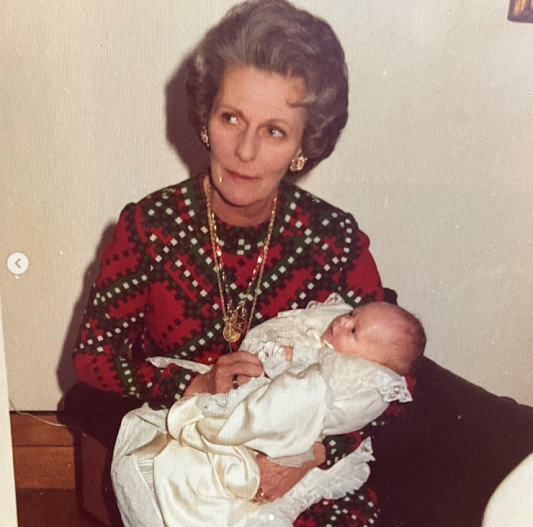 Мать королевы Камиллы с внуком