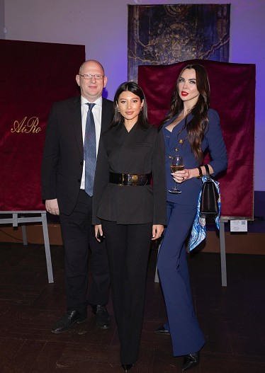 Сергей и Анна Кацман, Юлия Ван