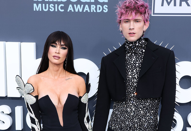 Machine Gun Kelly обрушился с критикой на бывшего мужа Меган Фокс