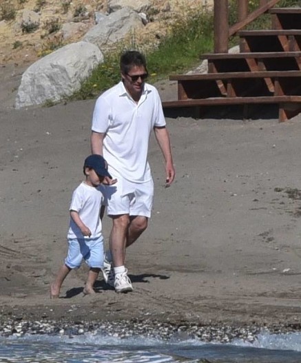 Хью Грант с сыном