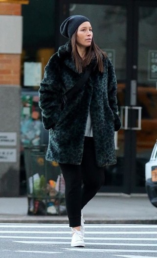 Джессика Бил